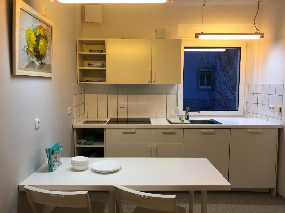 Altstadt Naehe 7 Min Fussweg Ueber Alte Maibruecke Zu Pension Mit Balkon & Garten, Ideal For Long Stay, Relocation Ochsenfurt Exterior photo